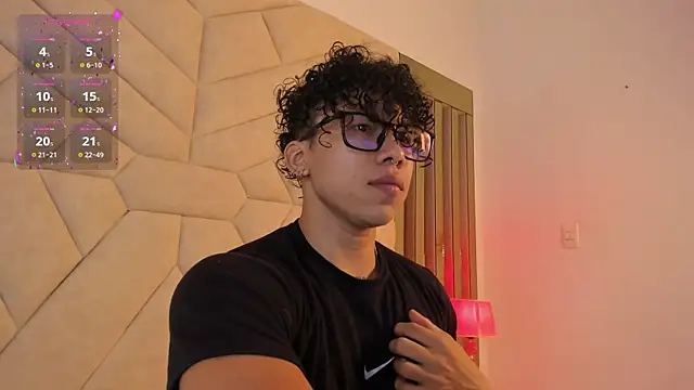 AkazaBoy  online show from 11-06-25, 04:49