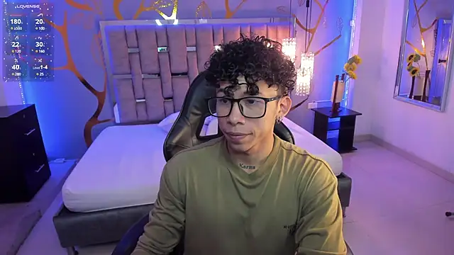 AkazaBoy  online show from 02-28-25, 05:04