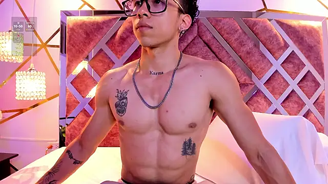 AkazaBoy  online show from 09-14-25, 04:35
