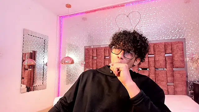 AkazaBoy  online show from 04-27-26, 06:11