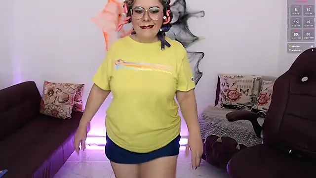 Snapshot of Serenay_ chatting on 10-31-25, 05:09 Serenay online show from 10-31-25, 05:09