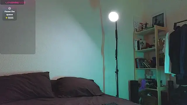 Snapshot of Space_X_Roxy_ chatting on 02-17-25, 05:44 Space X Roxy online show from 02-17-25, 05:44