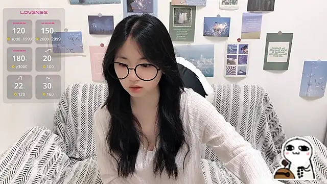 Snapshot of LiLiYbaby chatting on 06-11-26, 06:43 LiLiYbaby online show from 06-11-26, 06:43