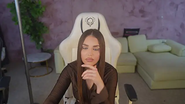 Magnetic Mia  online show from 11-08-25, 12:47