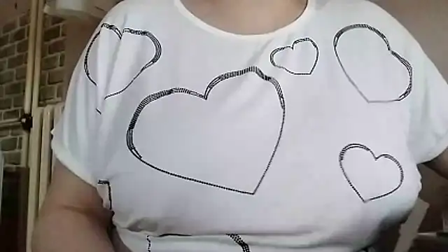 Snapshot of AalinnaK chatting on 11-21-25, 12:37 AalinnaK online show from 11-21-25, 12:37