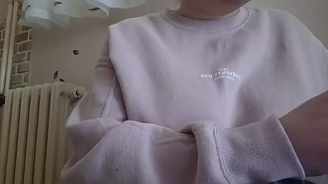 Snapshot of AalinnaK chatting on 02-24-25, 10:04 AalinnaK online show from 02-24-25, 10:04