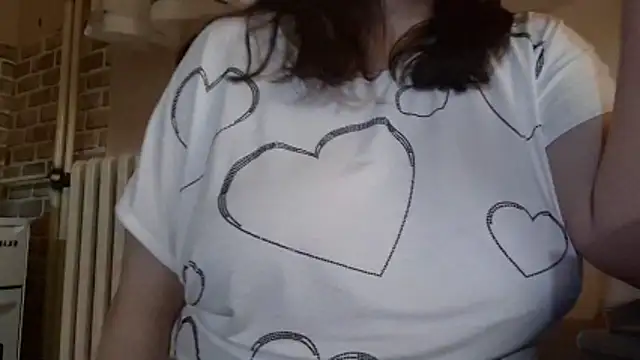 Snapshot of AalinnaK chatting on 11-19-25, 12:16 AalinnaK online show from 11-19-25, 12:16