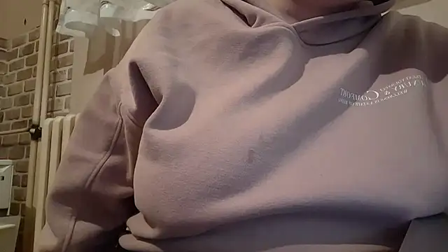 Snapshot of AalinnaK chatting on 03-11-25, 09:37 AalinnaK online show from 03-11-25, 09:37