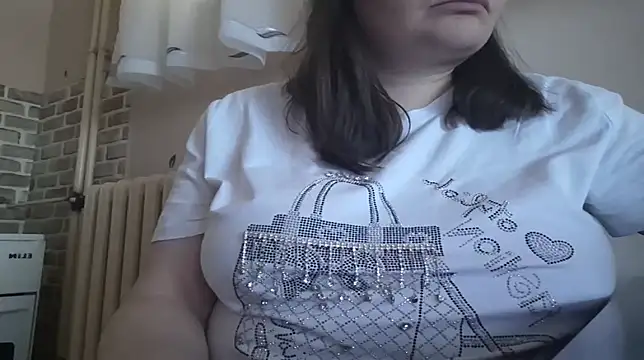 Snapshot of AalinnaK chatting on 03-06-25, 02:40 AalinnaK online show from 03-06-25, 02:40