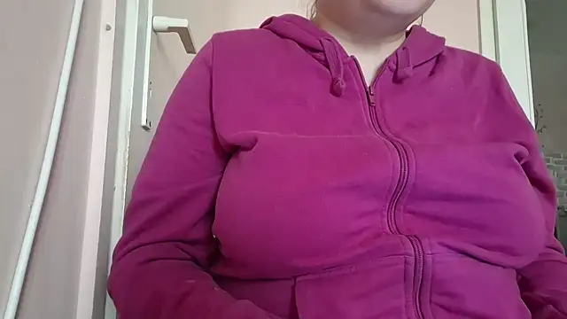 Snapshot of AalinnaK chatting on 12-13-24, 09:57 AalinnaK online show from 12-13-24, 09:57