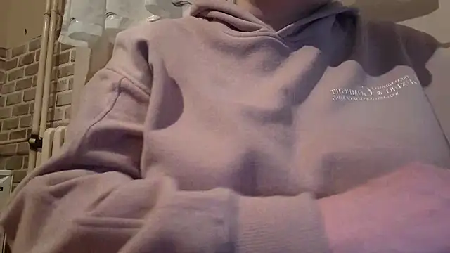 Snapshot of AalinnaK chatting on 02-24-25, 03:42 AalinnaK online show from 02-24-25, 03:42