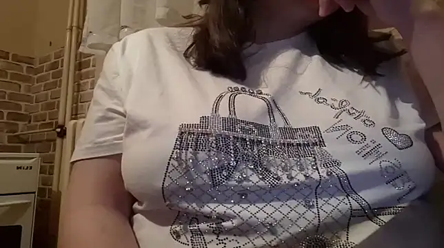 Snapshot of AalinnaK chatting on 03-08-25, 09:08 AalinnaK online show from 03-08-25, 09:08