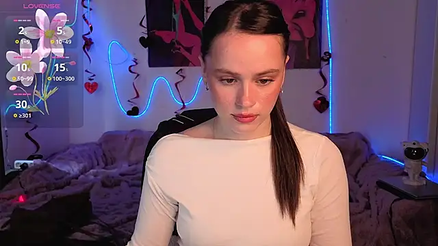 Snapshot of Emillias chatting on 03-12-26, 02:10 Emillias online show from 03-12-26, 02:10
