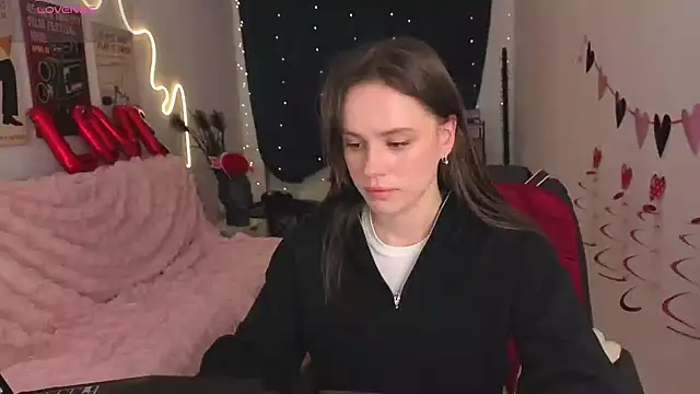 Emillias online show from 02-12-26, 02:06