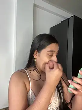 floriamANDjazmin online show from 04-12-26, 08:56