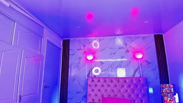 AuroraDiaz online show from 12-22-25, 07:25