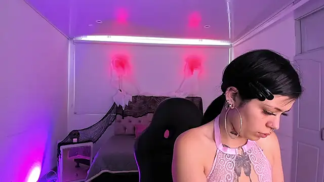 AuroraDiaz online show from 10-23-25, 07:23