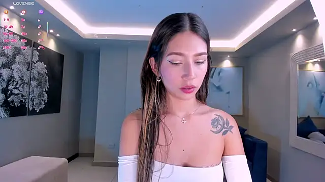 Snapshot of TaraLawrence chatting on 01-17-26, 03:43 TaraLawrence online show from 01-17-26, 03:43