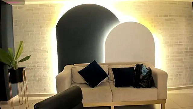 TaraLawrence online show from 11-25-25, 03:51