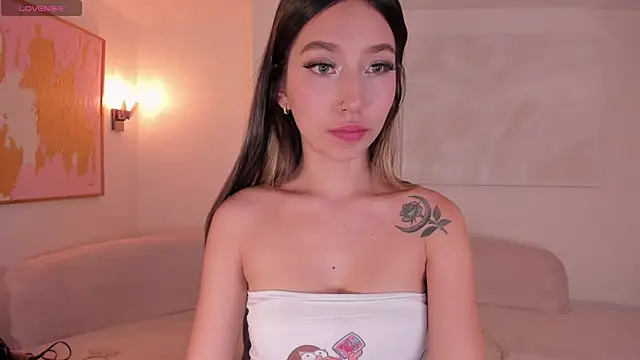 TaraLawrence online show from 11-11-25, 02:39