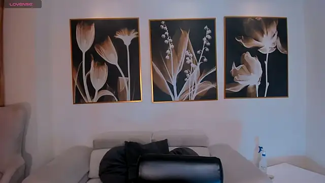 Snapshot of TaraLawrence chatting on 02-05-26, 03:35 TaraLawrence online show from 02-05-26, 03:35