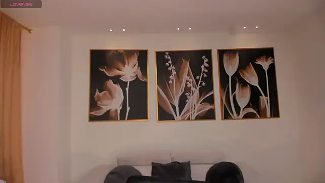 TaraLawrence online show from 11-22-25, 02:43