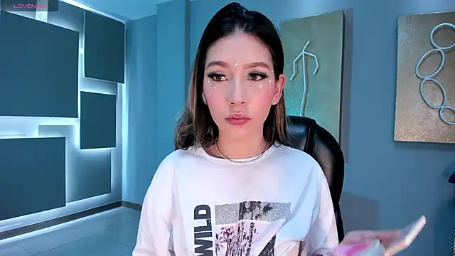 TaraLawrence online show from 11-01-25, 03:13