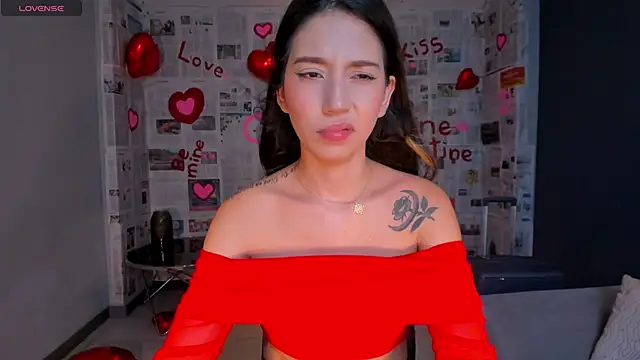 Snapshot of TaraLawrence chatting on 02-14-26, 09:48 TaraLawrence online show from 02-14-26, 09:48