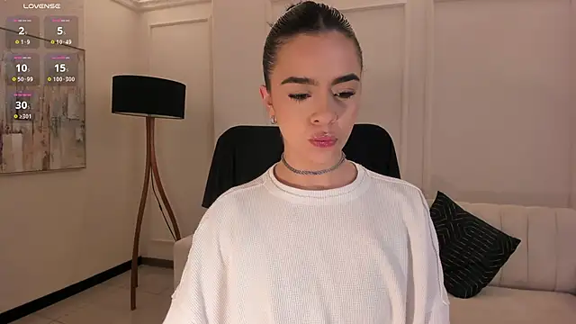 Snapshot of AlanaCraft chatting on 10-13-25, 12:18 AlanaCraft online show from 10-13-25, 12:18