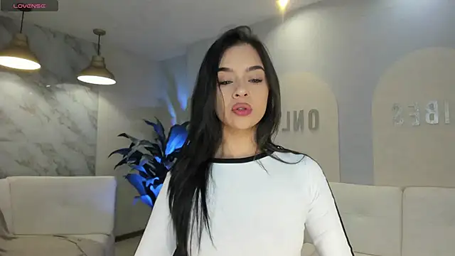 Snapshot of AlanaCraft chatting on 09-15-25, 12:16 AlanaCraft online show from 09-15-25, 12:16