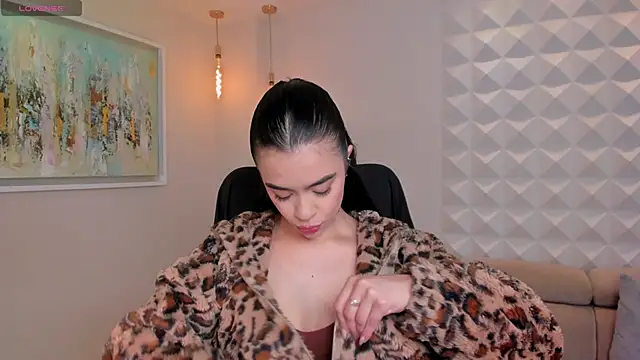 Snapshot of AlanaCraft chatting on 10-12-25, 11:55 AlanaCraft online show from 10-12-25, 11:55