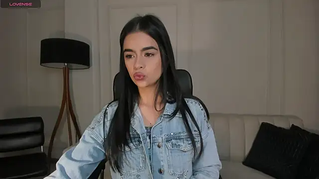 Snapshot of AlanaCraft chatting on 10-19-25, 12:19 AlanaCraft online show from 10-19-25, 12:19