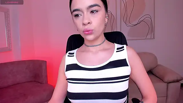 Snapshot of AlanaCraft chatting on 10-21-25, 12:15 AlanaCraft online show from 10-21-25, 12:15