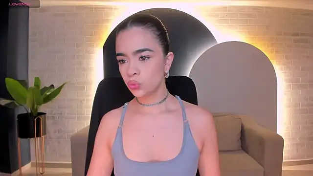 Snapshot of AlanaCraft chatting on 10-16-25, 12:13 AlanaCraft online show from 10-16-25, 12:13