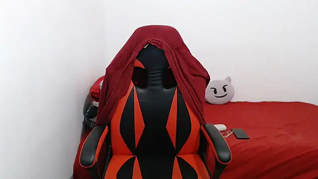 madelyn30 online show from 10-29-25, 09:52