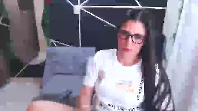 LUCY LI online show from 01-27-25, 06:20