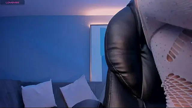 MaddisonLowe online show from 11-06-25, 04:38