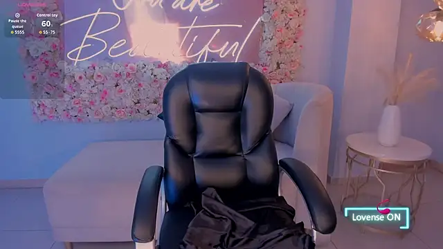 MaddisonLowe online show from 11-11-25, 05:13