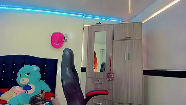 Hellen moons   online show from 10-02-25, 07:06