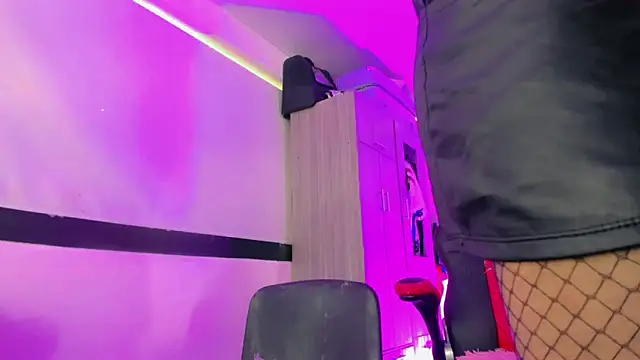 Hellen moons   online show from 03-25-26, 07:02