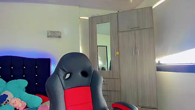 Hellen moons   online show from 09-24-25, 06:58