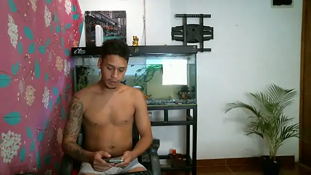 Snapshot of JacobandChloee chatting on 10-17-25, 02:37 JacobandChloee online show from 10-17-25, 02:37