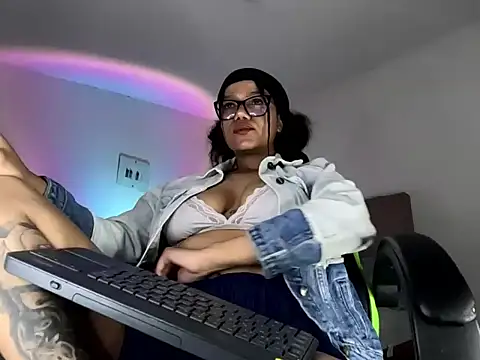 Ale xandra online show from 11-10-25, 05:07