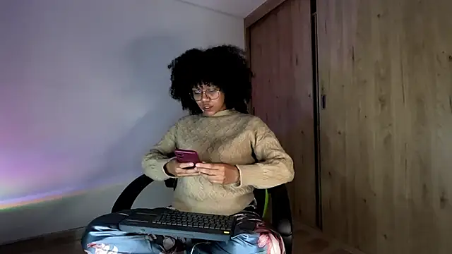 Snapshot of Ale_xandra chatting on 07-11-26, 01:50 Ale xandra online show from 07-11-26, 01:50