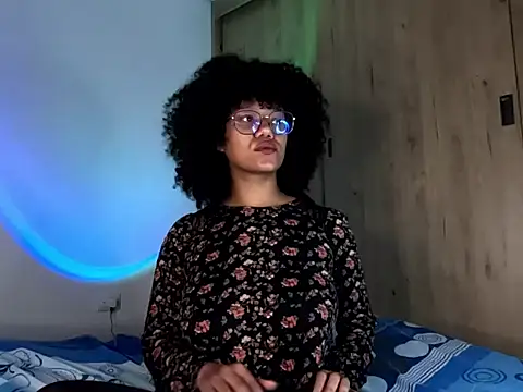 Snapshot of Ale_xandra chatting on 05-18-26, 11:53 Ale xandra online show from 05-18-26, 11:53