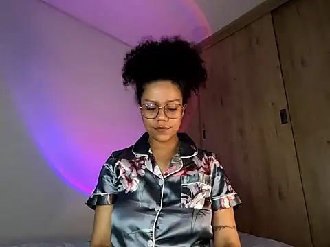 Snapshot of Ale_xandra chatting on 04-25-26, 01:19 Ale xandra online show from 04-25-26, 01:19