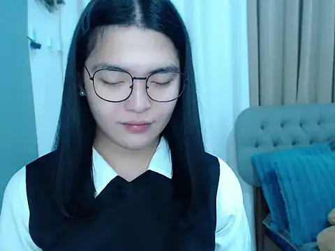 Snapshot of zhaviahale21 chatting on 10-12-25, 03:30 zhaviahale21 online show from 10-12-25, 03:30
