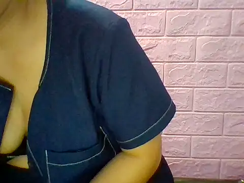 Snapshot of Mimi18x chatting on 06-11-26, 03:47 Mimi18x online show from 06-11-26, 03:47