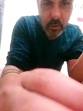 Snapshot of affascino chatting on 01-11-26, 08:32 affascino online show from 01-11-26, 08:32