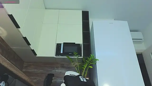 Lili Roze  online show from 06-21-26, 05:35